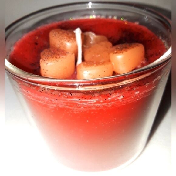 Hand Crafted "I feel like Falling in love" natural candle - Picture 4 of 8